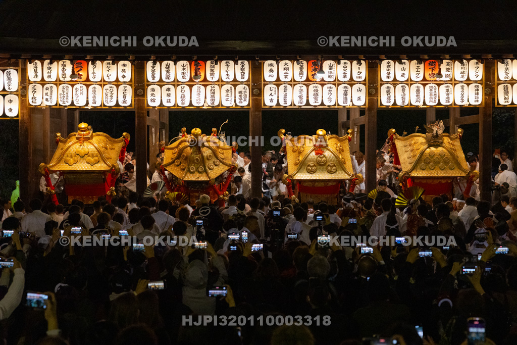 滋賀県　日吉大社　山王祭　宵宮落し神事　御子神誕生