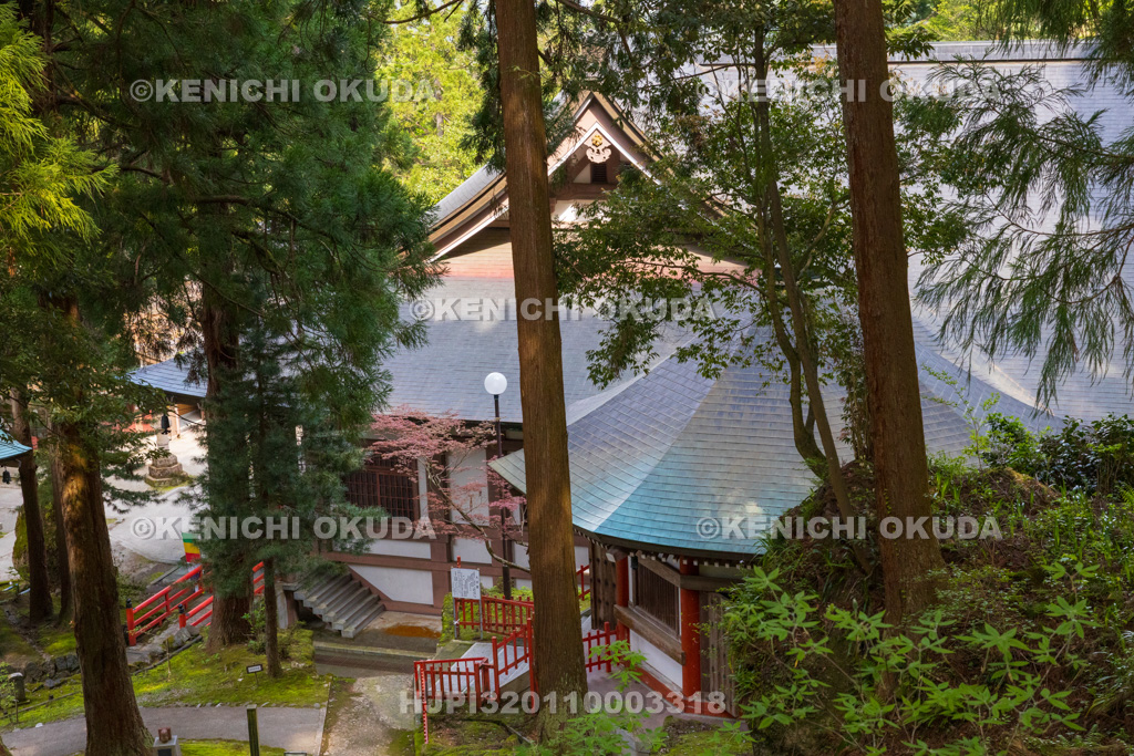 富山県 日石寺 本堂と大日堂