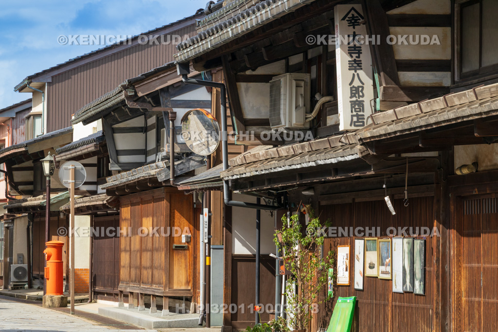 富山県　千本格子の家並み（金屋町）