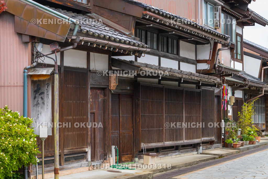 富山県　千本格子の家並み（金屋町）
