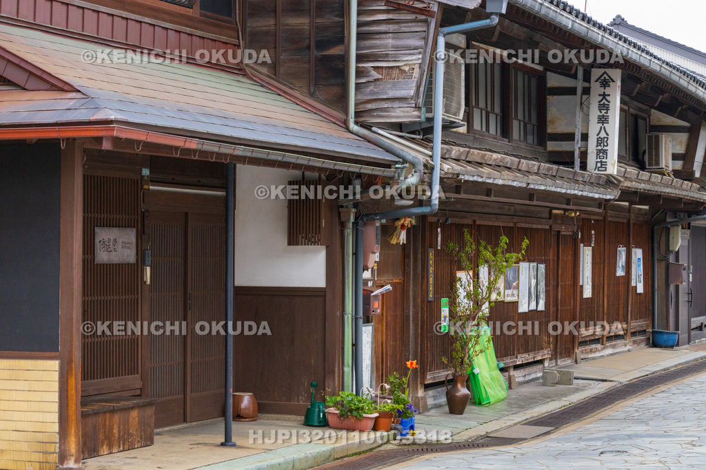 富山県　千本格子の家並み（金屋町）
