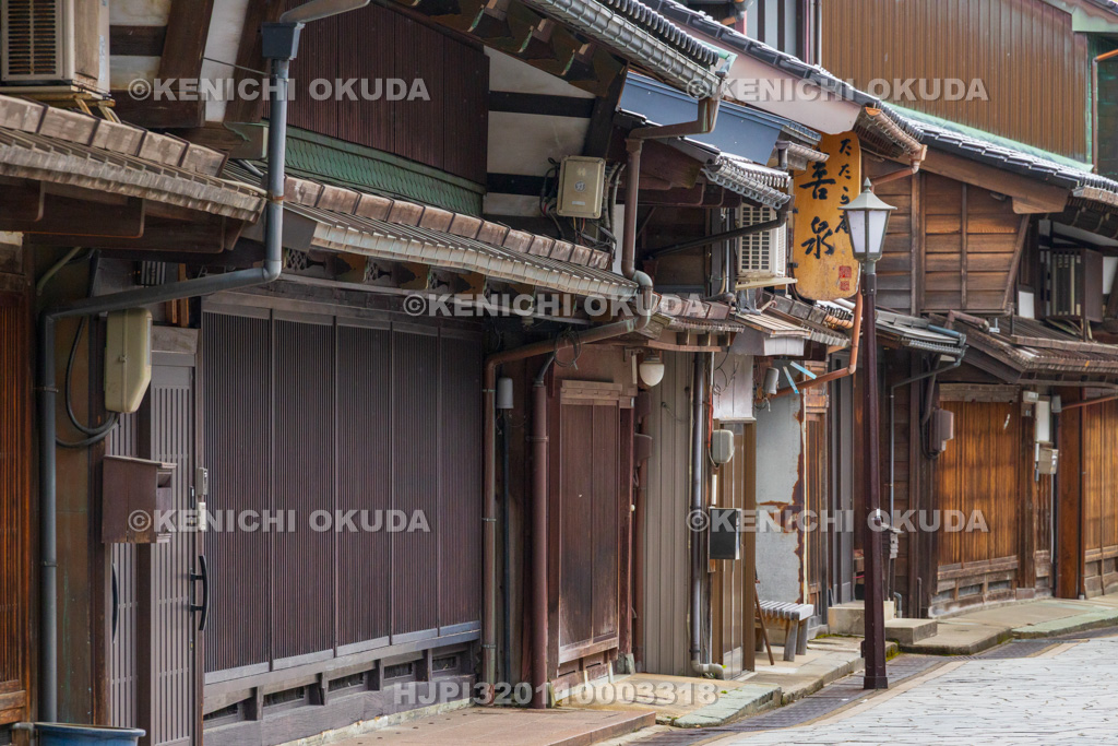 富山県　千本格子の家並み（金屋町）