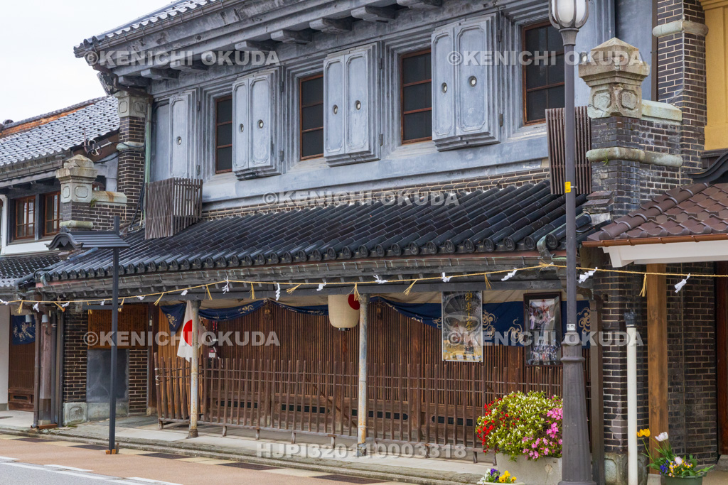 富山県 土蔵造りの町並み(山町筋) 筏井家住宅