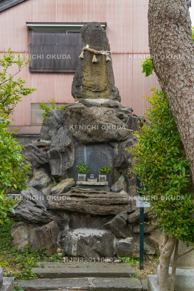 富山県 孝子六兵衛の碑