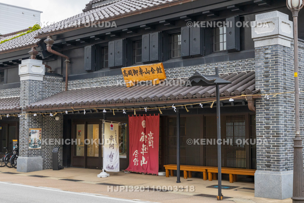 富山県 土蔵造りの町並み(山町筋) 高岡御車山会館