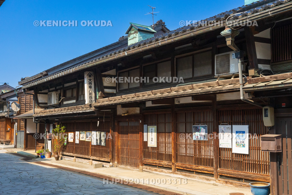 富山県　千本格子の家並み（金屋町）