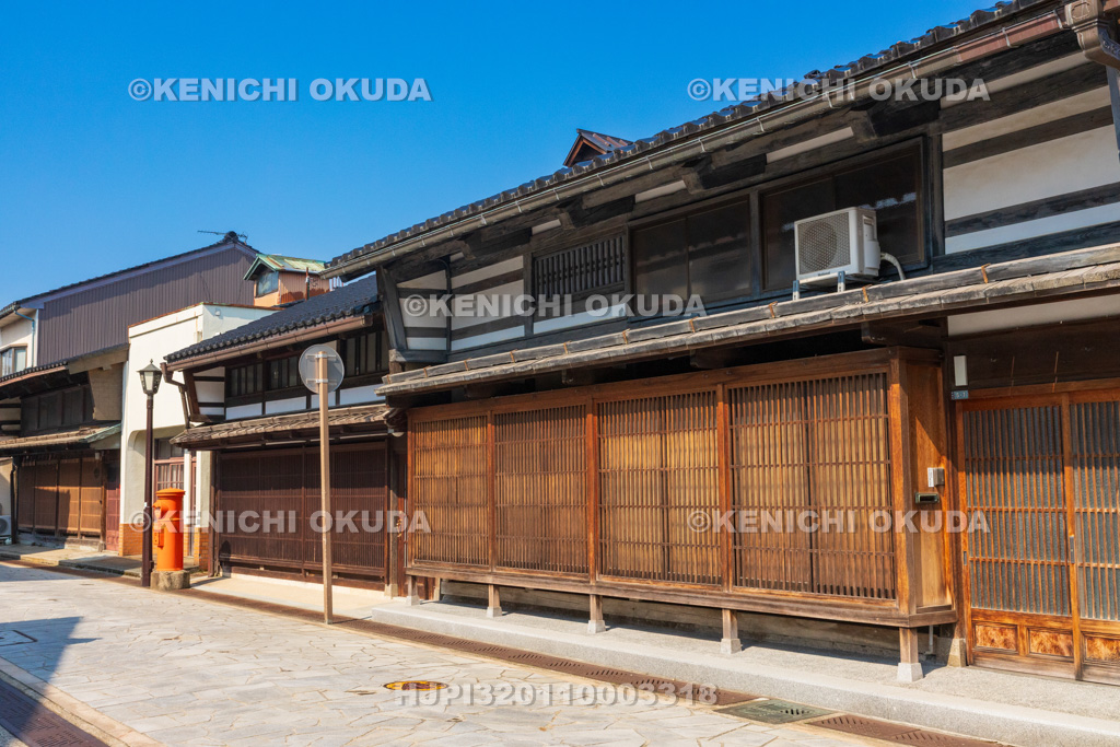 富山県　千本格子の家並み（金屋町）
