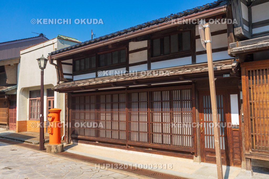 富山県　千本格子の家並み（金屋町）
