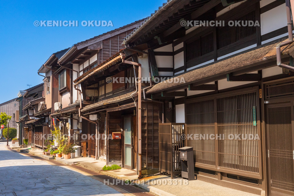 富山県　千本格子の家並み（金屋町）