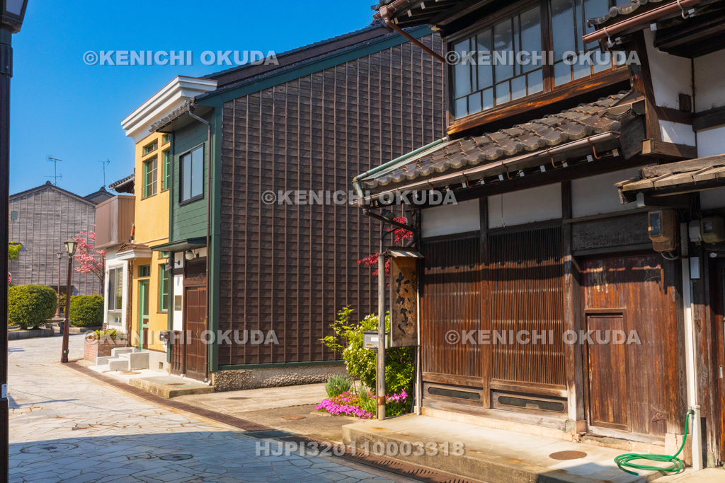 富山県　千本格子の家並み（金屋町）