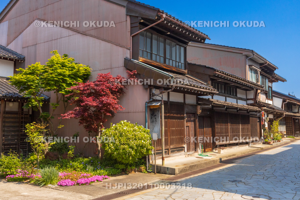 富山県　千本格子の家並み（金屋町）