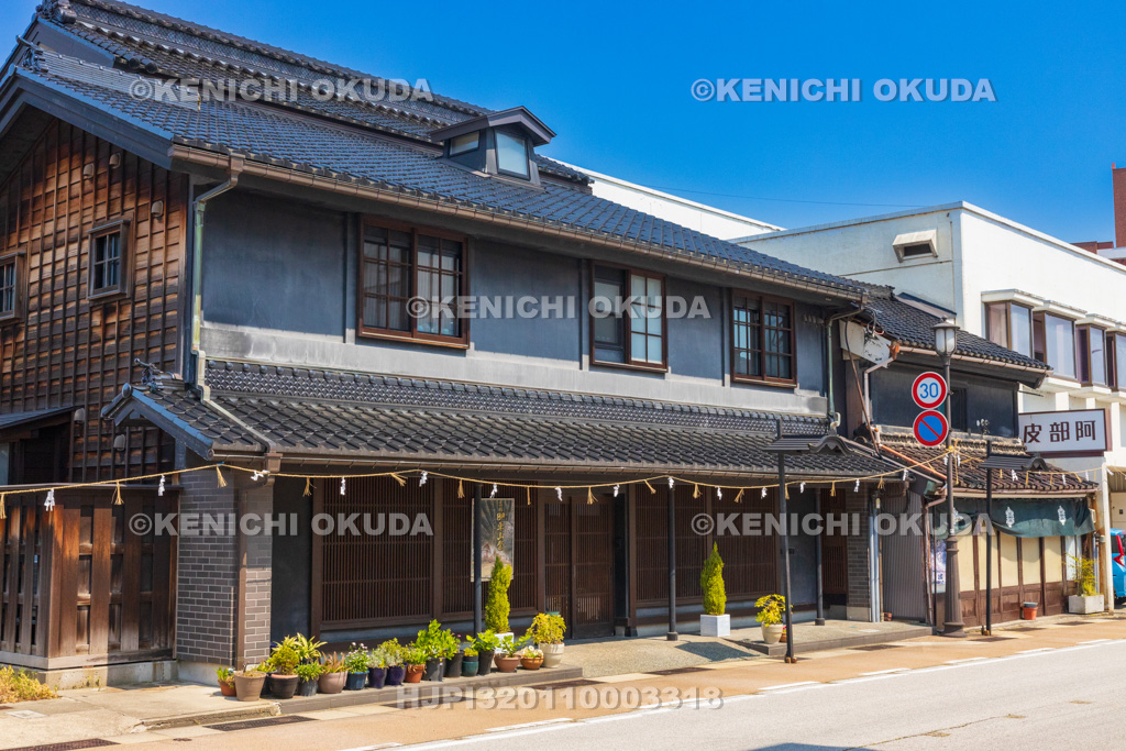 富山県 土蔵造りの町並み(山町筋)