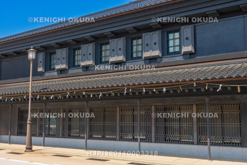 富山県 土蔵造りの町並み(山町筋) 高岡信用金庫本店
