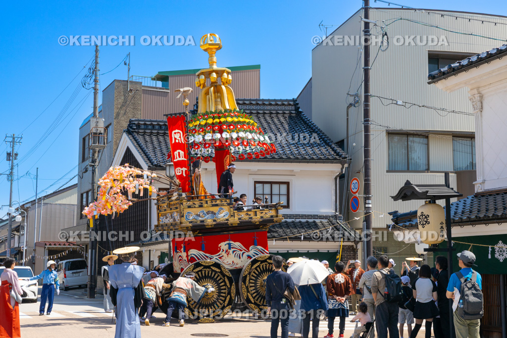 富山県 高岡御車山祭 奉曳(守山町) 方向転換
