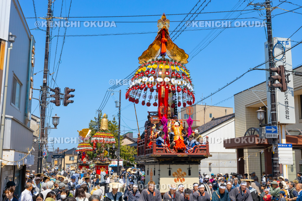 富山県 高岡御車山祭 奉曳
