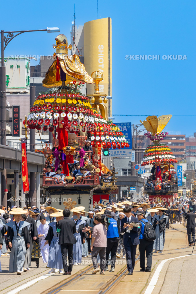 富山県 高岡御車山祭 奉曳