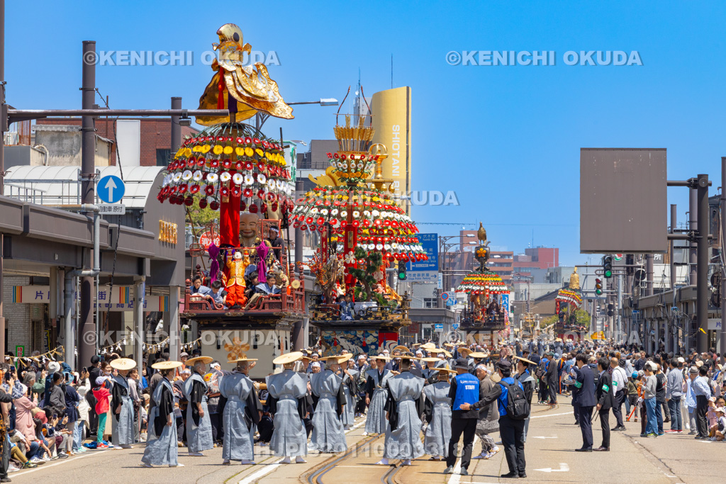 富山県 高岡御車山祭 奉曳