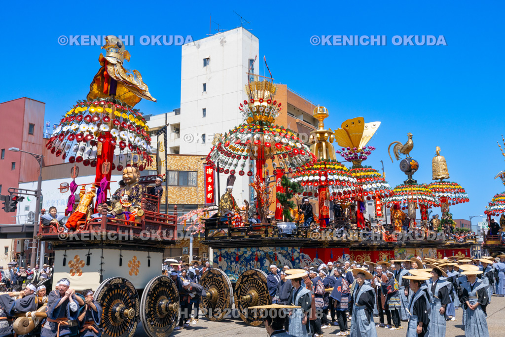 富山県 高岡御車山祭 奉曳