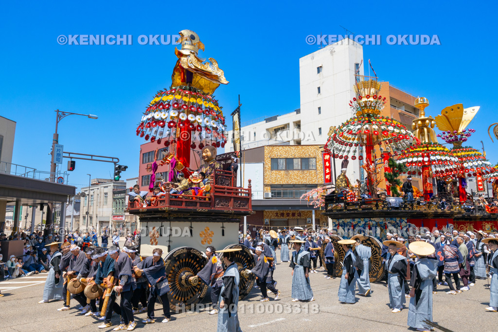 富山県 高岡御車山祭 奉曳