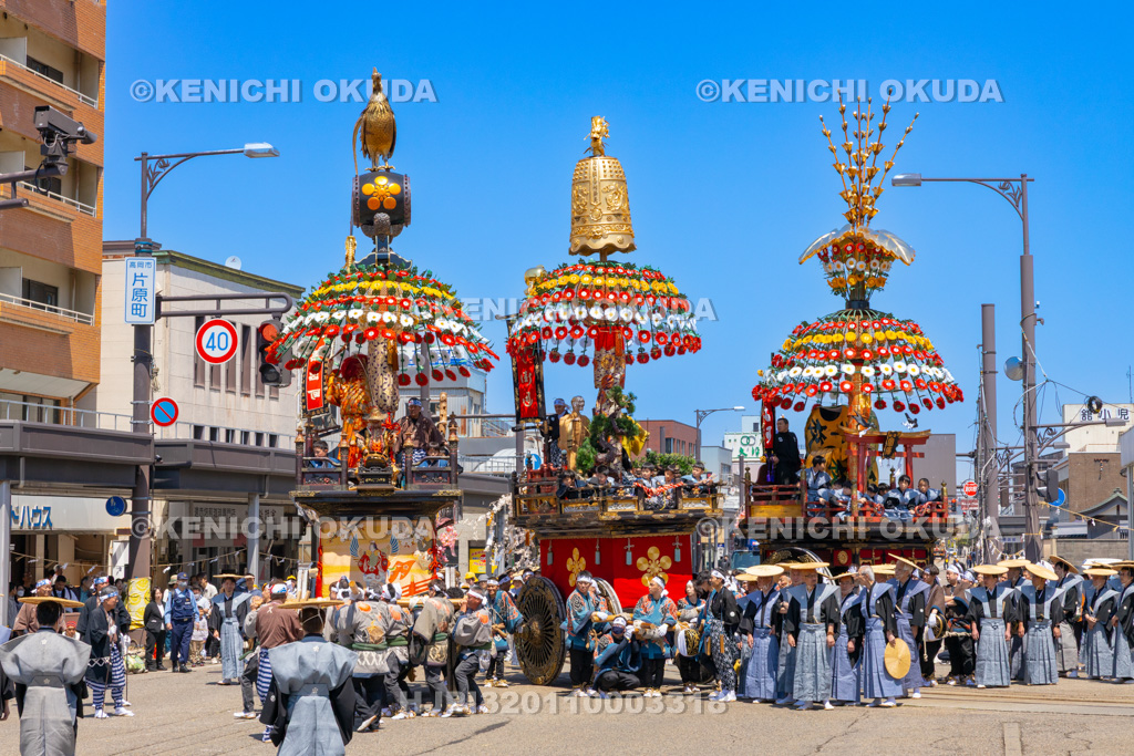 富山県 高岡御車山祭 奉曳