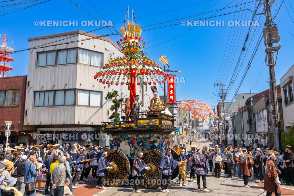 富山県 高岡御車山祭 奉曳(御馬出町)