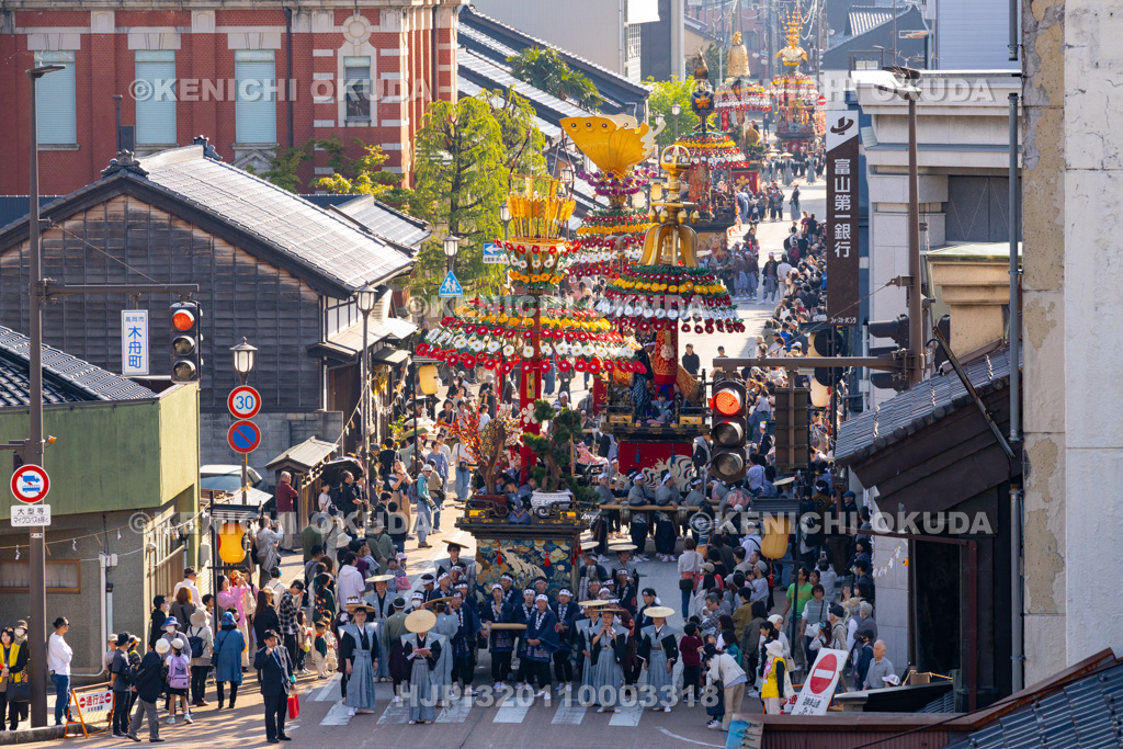 富山県 高岡御車山祭 奉曳