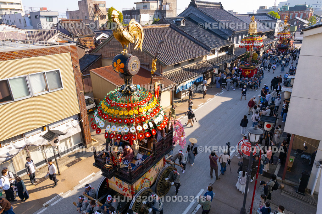 富山県 高岡御車山祭 奉曳
