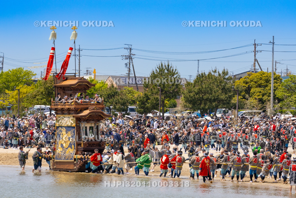 愛知県 亀崎潮干祭(初の日) 海浜曳き下ろし(青龍車)