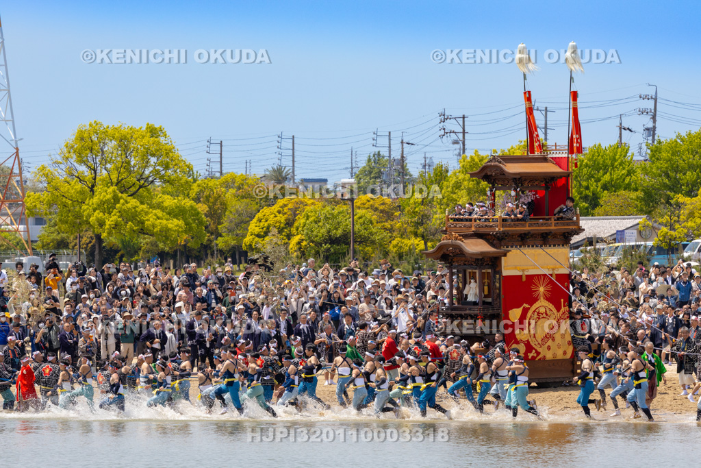 愛知県 亀崎潮干祭(初の日) 海浜曳き下ろし(花王車)