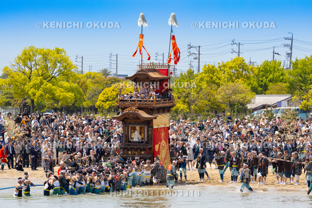 愛知県 亀崎潮干祭(初の日) 海浜曳き下ろし(花王車)