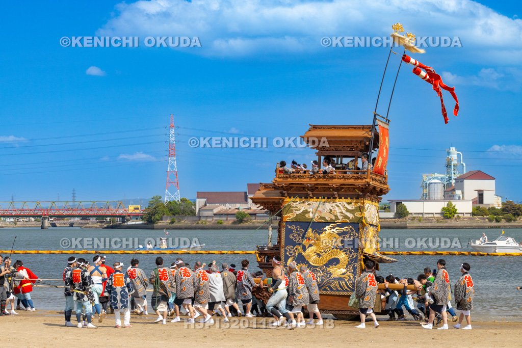 愛知県 亀崎潮干祭(後の日) 海浜曳き下ろし(青龍車)