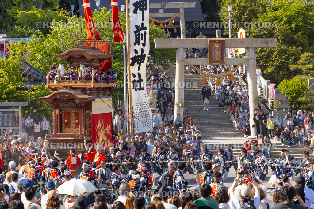 愛知県 亀崎潮干祭(後の日) 神前神社前曳き廻し(宮本車)