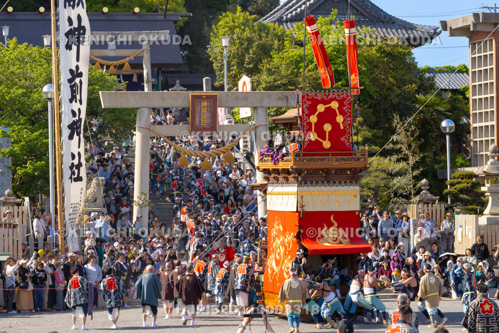 愛知県　亀崎潮干祭（後の日）　神前神社前曳き廻し（宮本車）