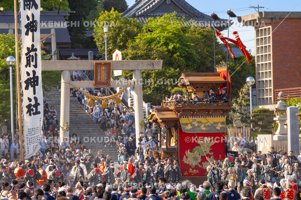 愛知県　亀崎潮干祭（後の日）　神前神社前曳き廻し（神楽車）