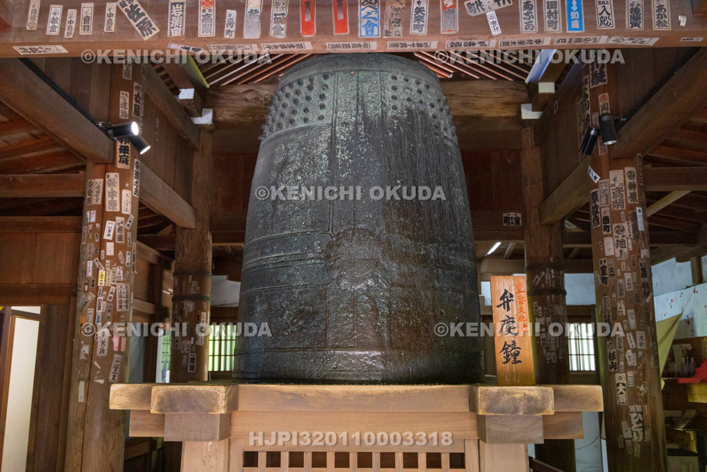 滋賀県　園城寺（三井寺）　霊鐘堂　弁慶の引摺鐘（弁慶鐘）