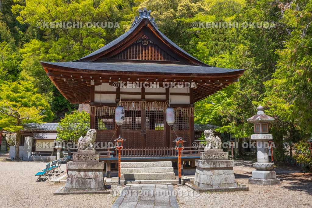 滋賀県　長等神社　拝殿