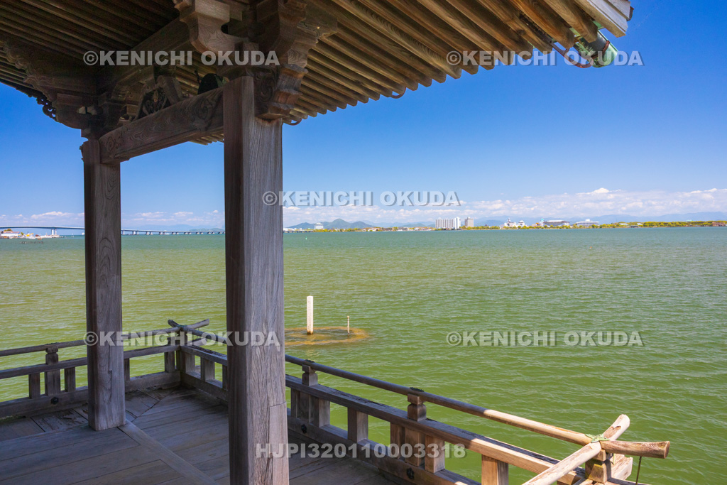 滋賀県 満月寺浮御堂から望む琵琶湖(守山市街)