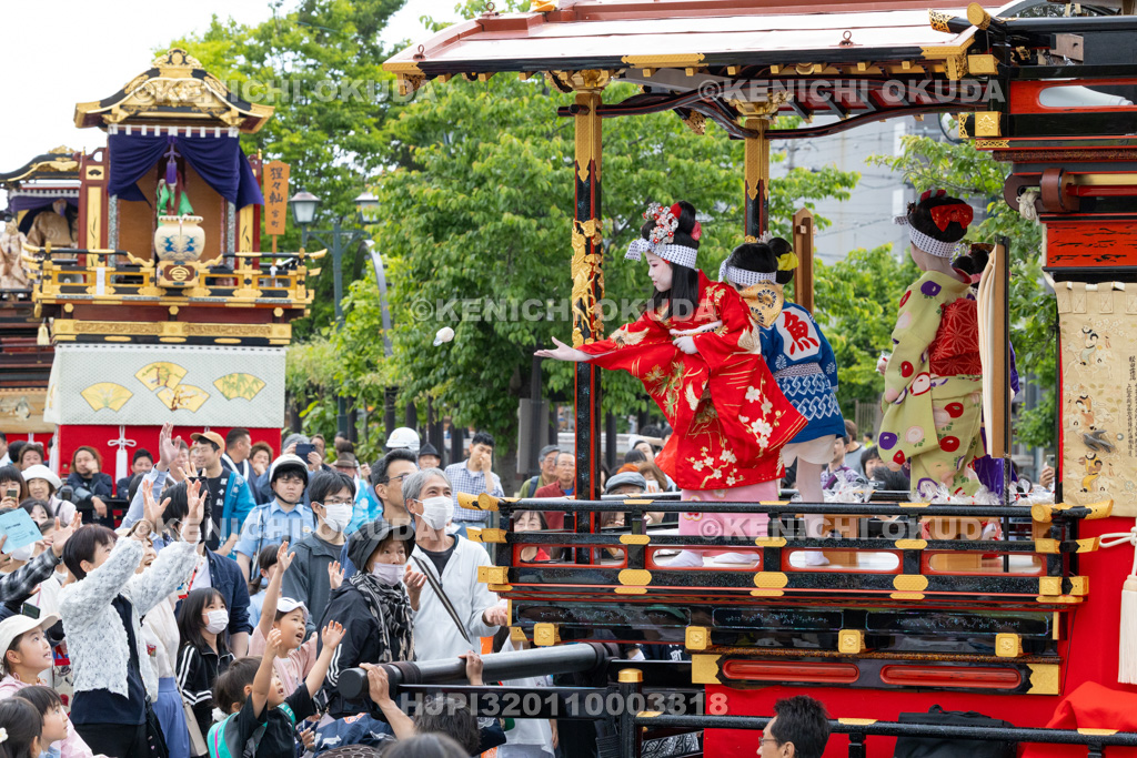 岐阜県 大垣祭(本楽) 餅まき(松竹やま)
