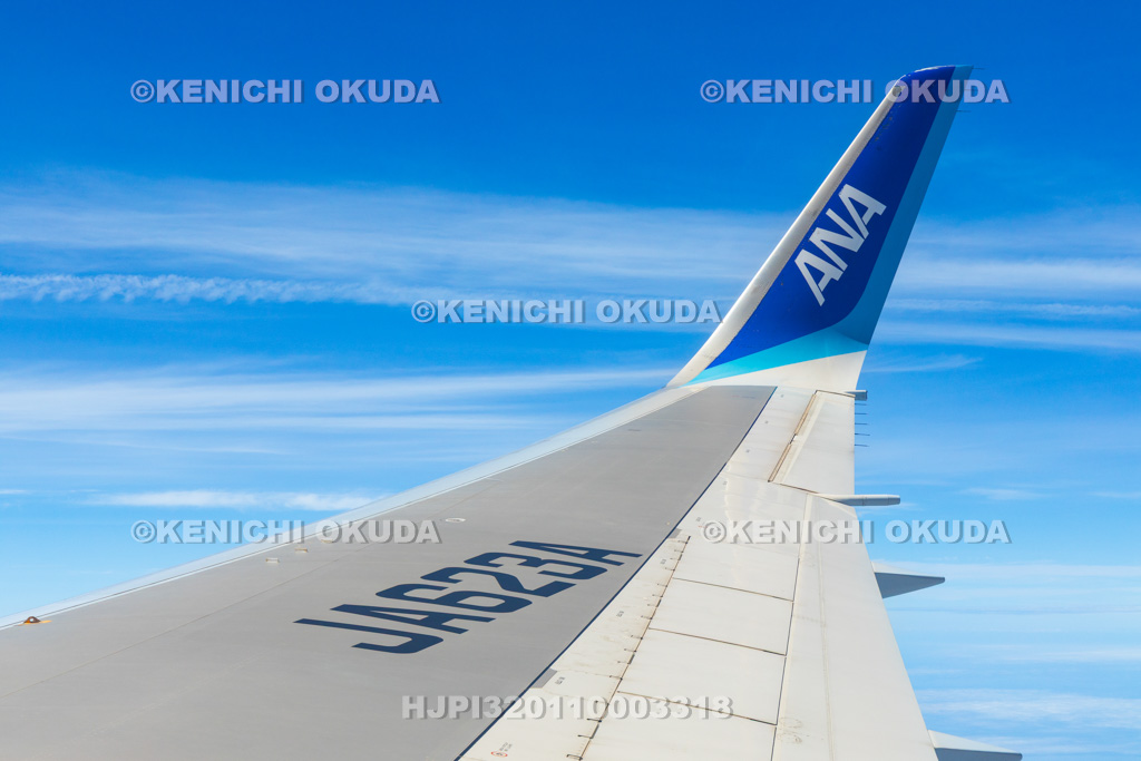 日本上空 ボーイング767-300の翼