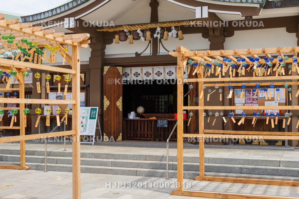 山口県　亀山八幡宮（下関市）　拝殿と風鈴