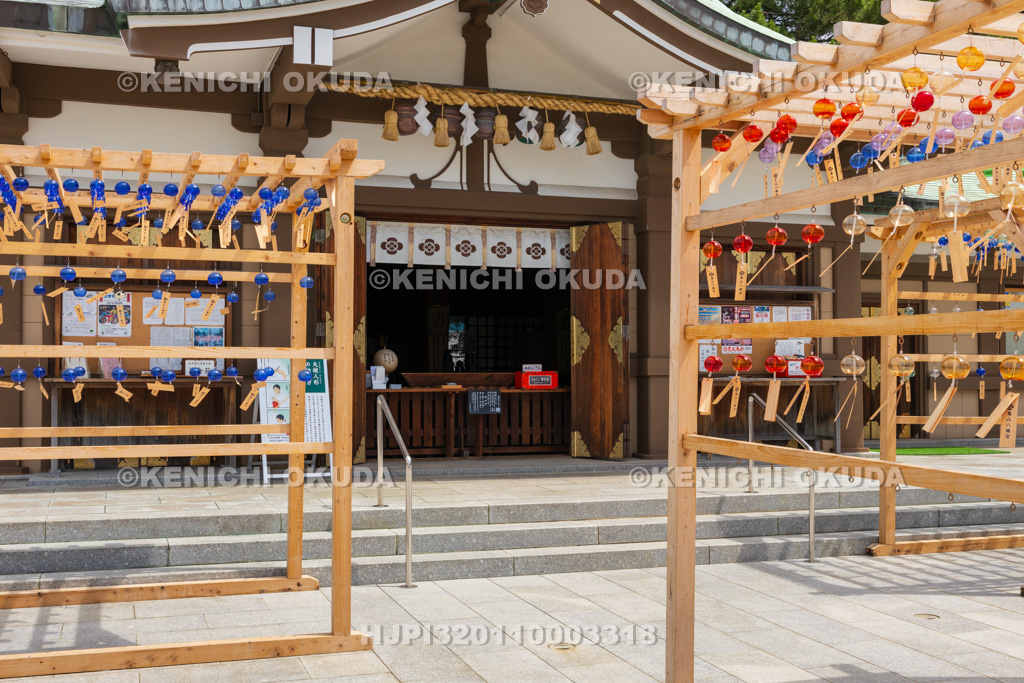 山口県　亀山八幡宮（下関市）　拝殿と風鈴