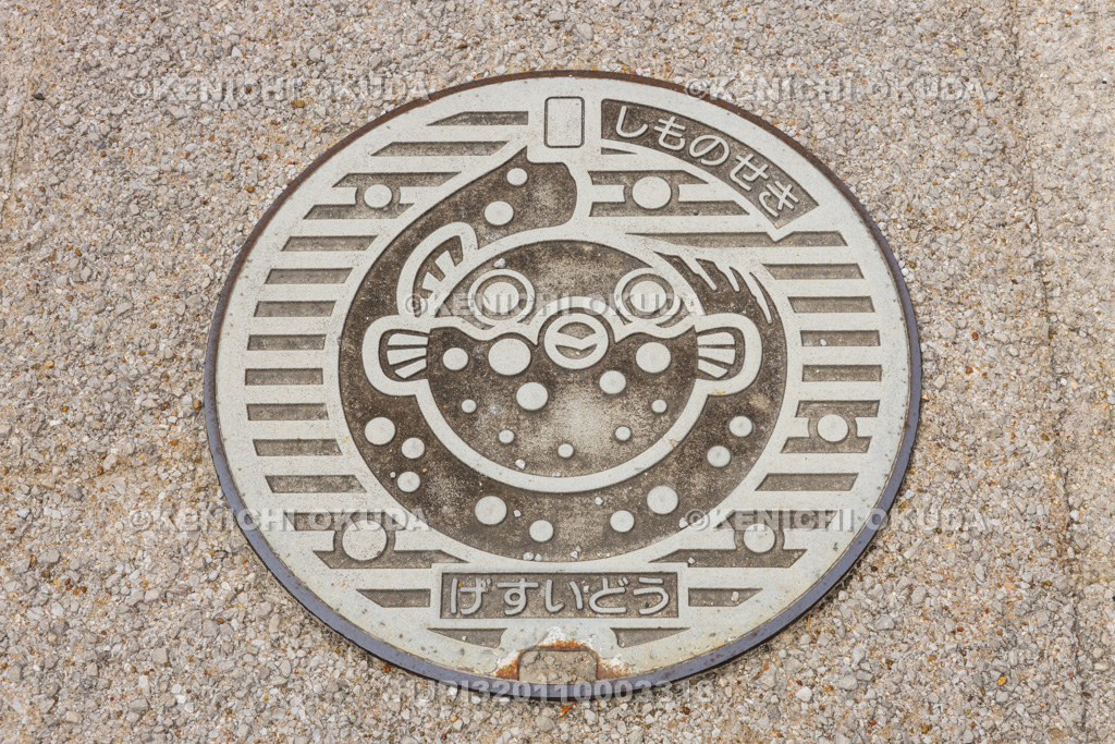 山口県　下関市　ふくのマンホール