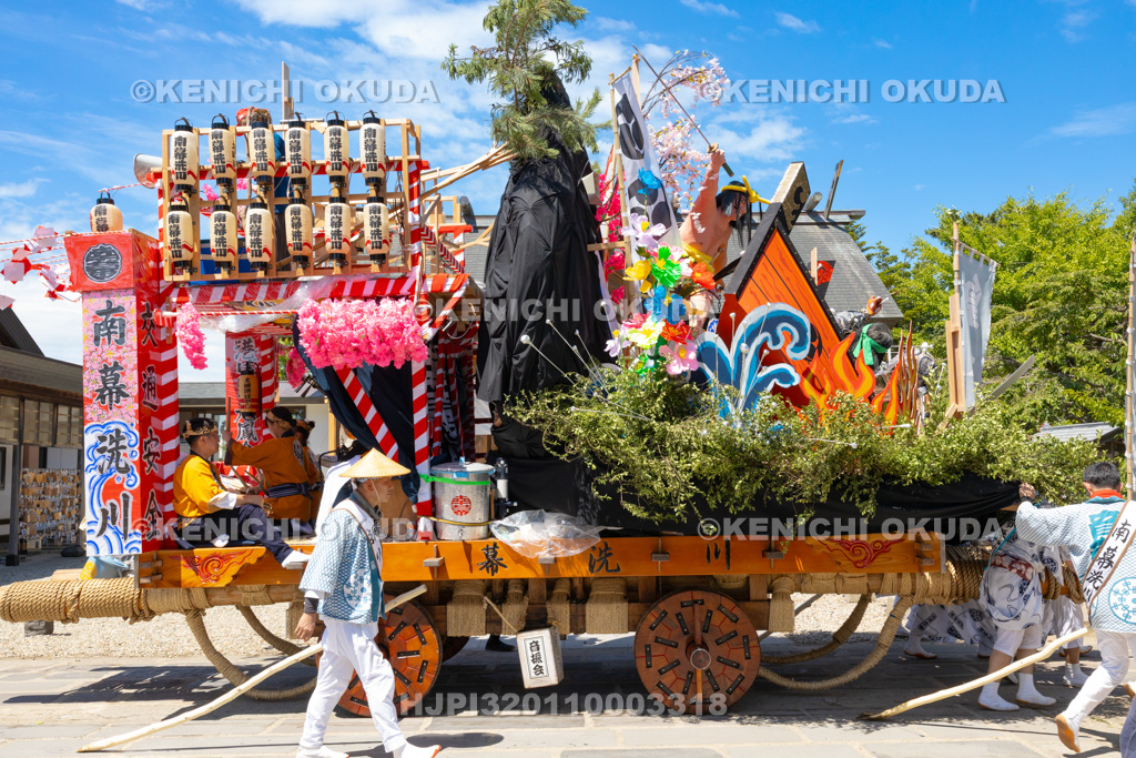 秋田県　土崎神明社祭　曳山行事（宵宮）　郷社参り