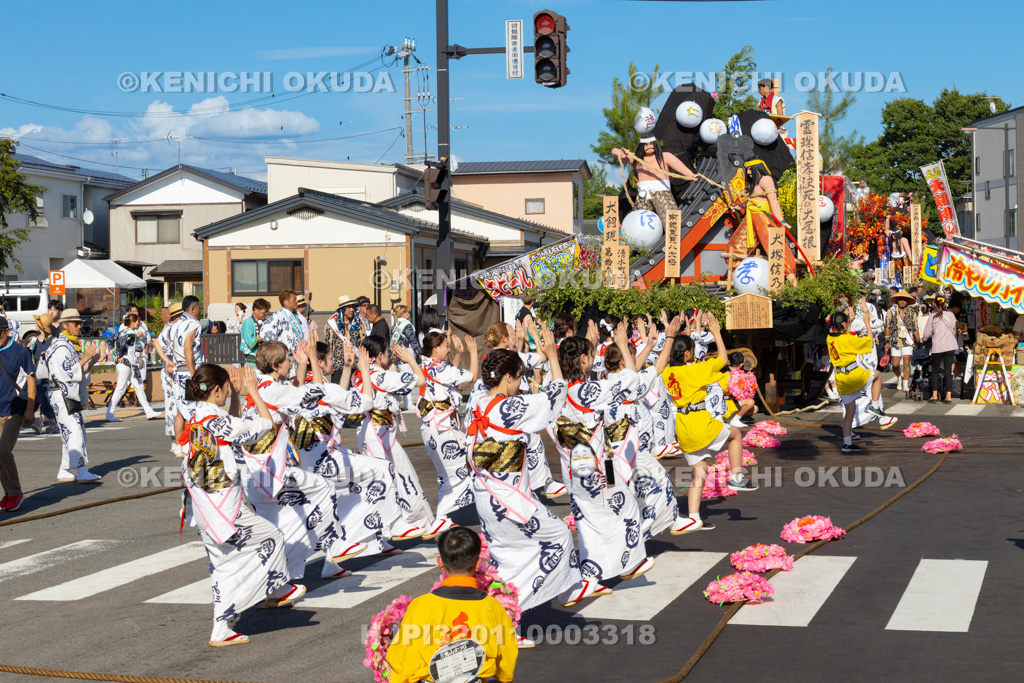 秋田県 土崎神明社祭 曳山行事(宵宮) 演芸披露