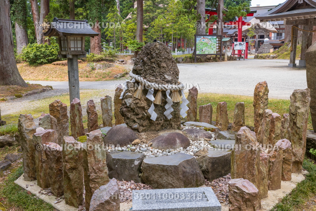 山形県　出羽三山神社（羽黒山）　さざれ石