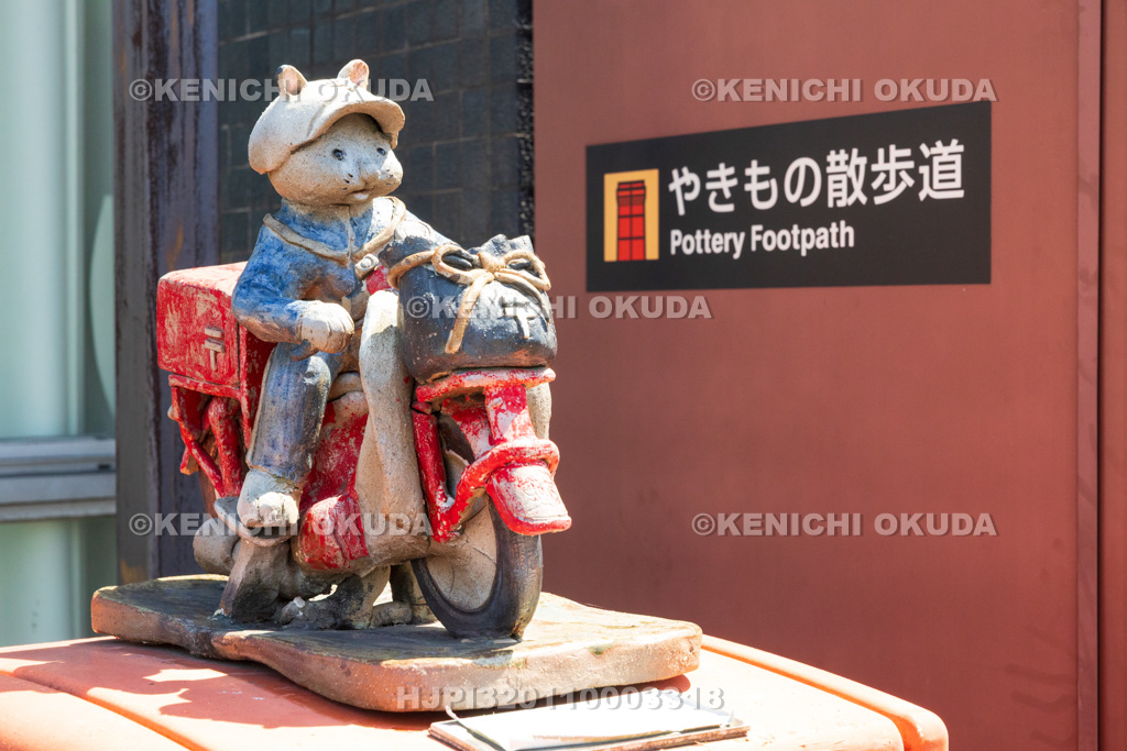 愛知県 とこなめ観光案内所(常滑市陶磁器会館) 郵便ポストの常滑焼
