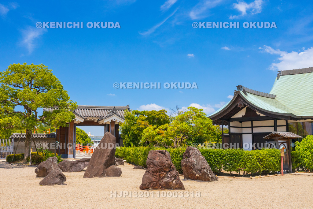 愛知県　清洲城　大手門と日本庭園