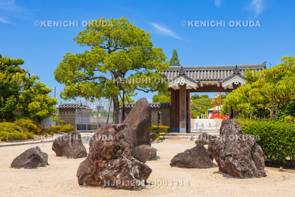 愛知県　清洲城　大手門と日本庭園