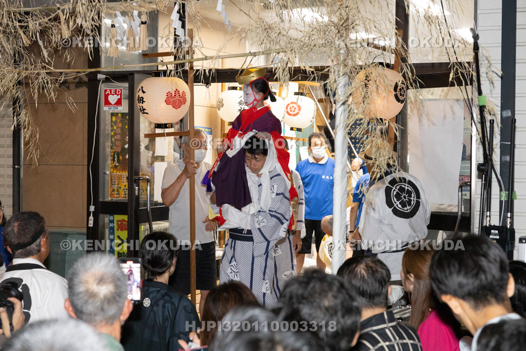 愛知県 須成祭 宵祭 稚児ら巻藁船へ