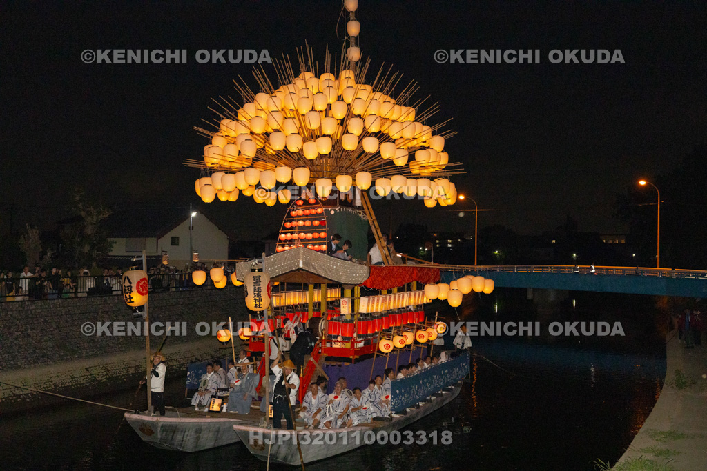 愛知県 須成祭 宵祭 巻藁船が飾橋出発